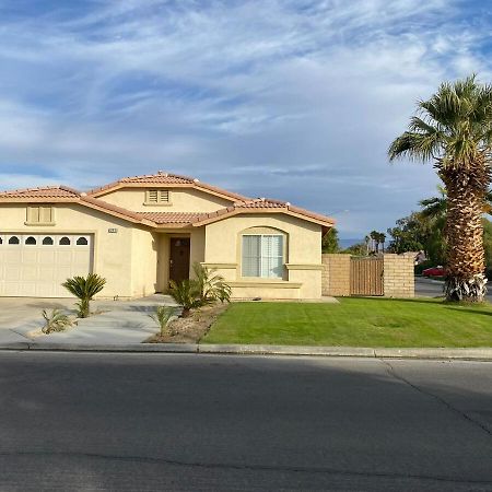 Walking Distance To Stagecoach Villa Indio Luaran gambar