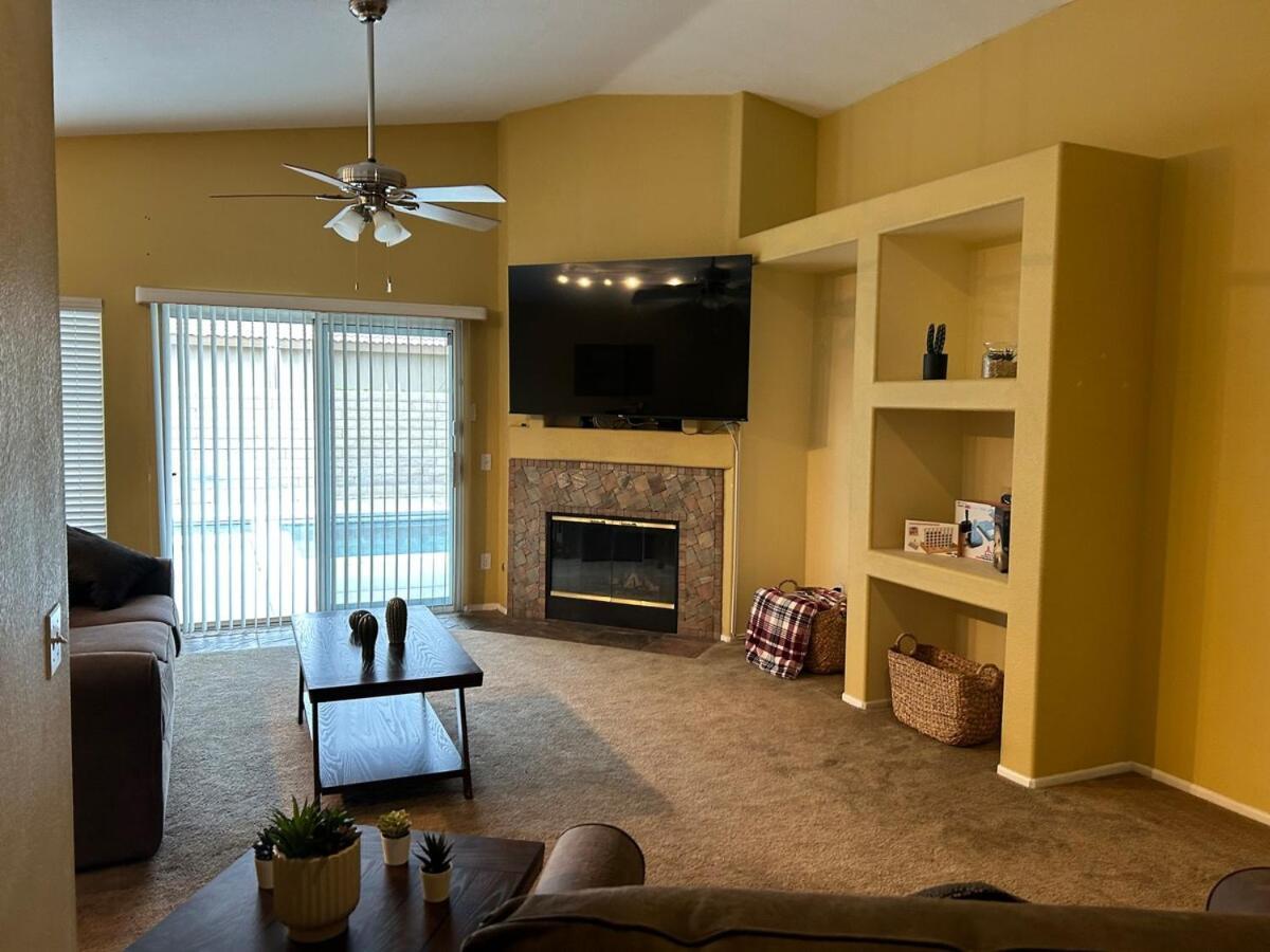 Walking Distance To Stagecoach Villa Indio Luaran gambar