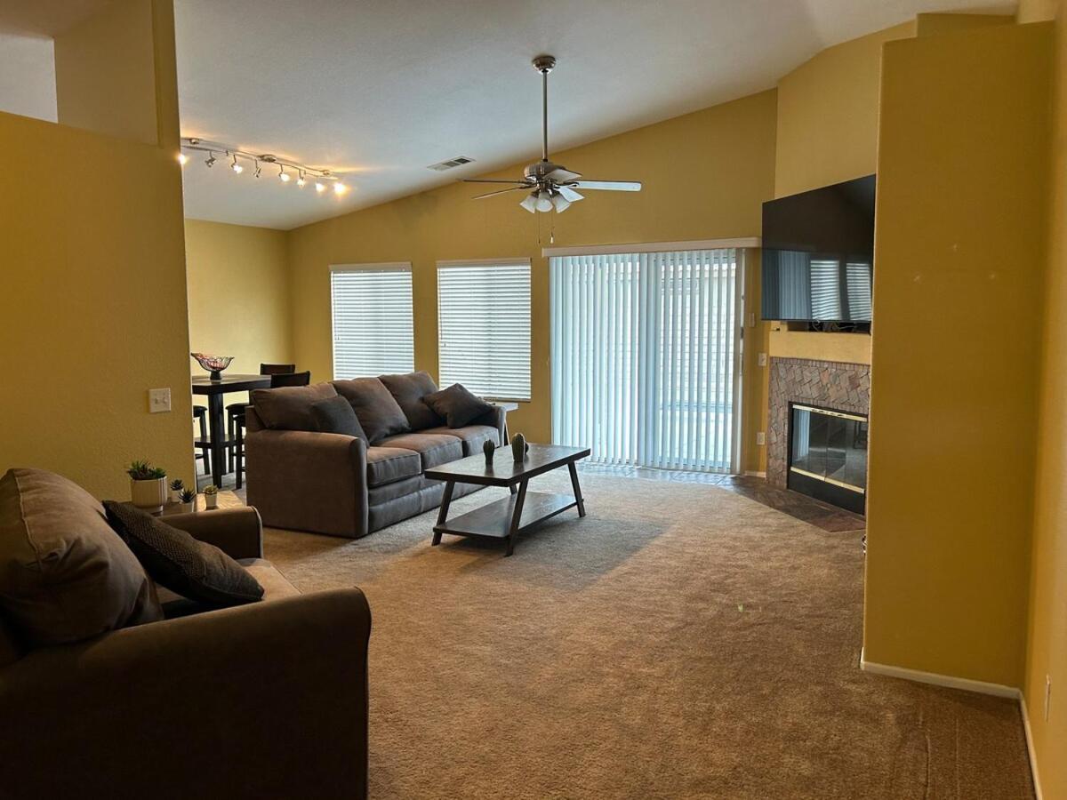Walking Distance To Stagecoach Villa Indio Luaran gambar