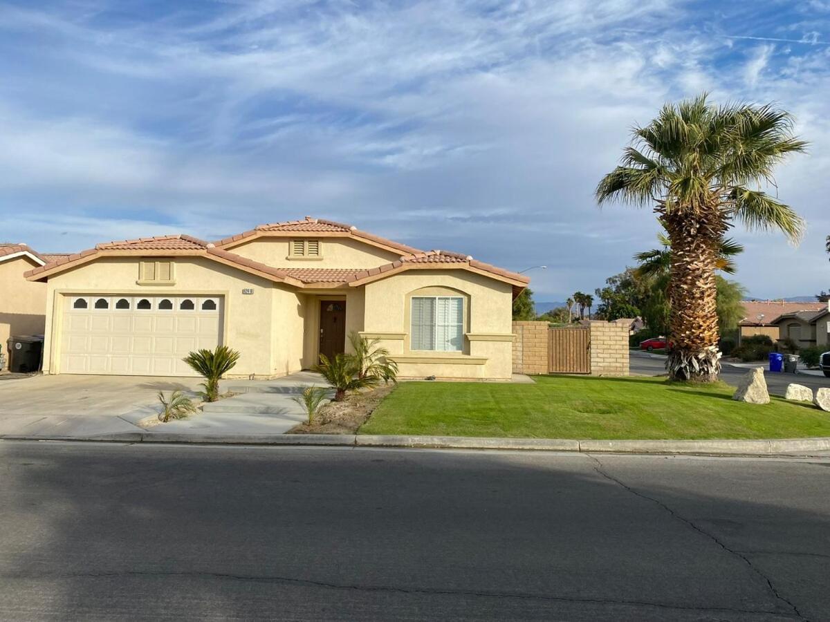 Walking Distance To Stagecoach Villa Indio Luaran gambar